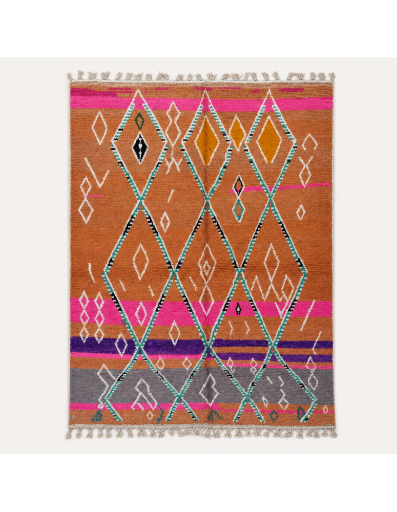 Tapis Beni Ouarain artisanal marocain en laine terracotta et rose fuchsia à motifs géométriques