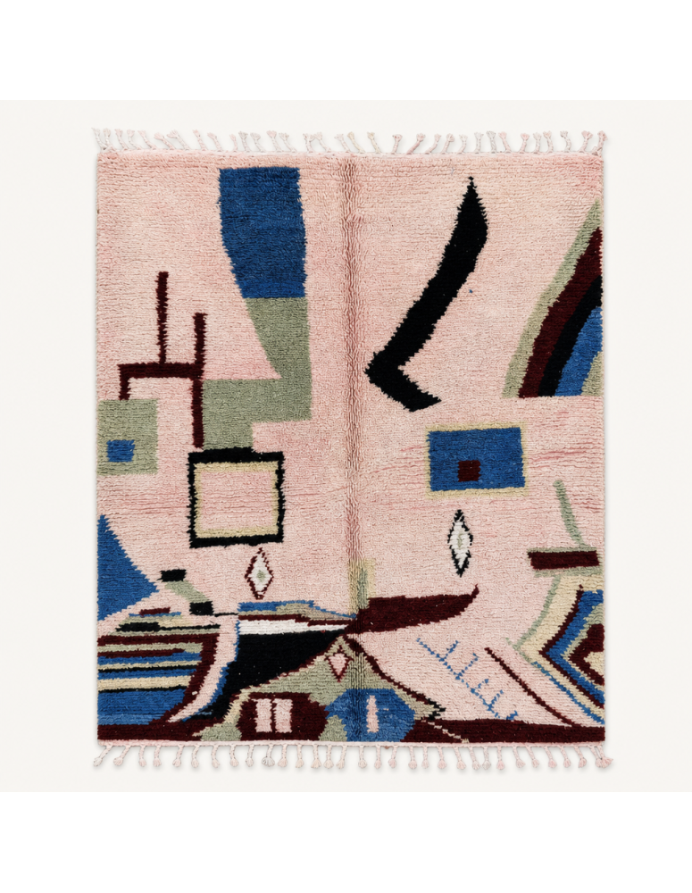 Tapis Beni Ouarain artisanal marocain en laine rose poudré et bleu marine, motif géométrique abstrait