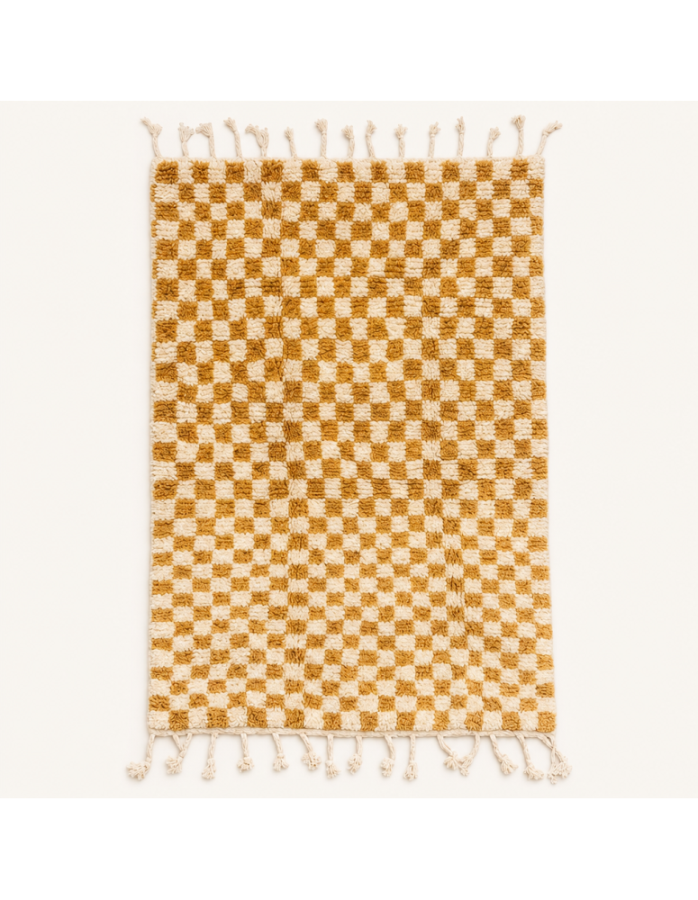 Tapis Beni Ouarain artisanal marocain en laine ivoire crème et ocre à motif damier géométrique