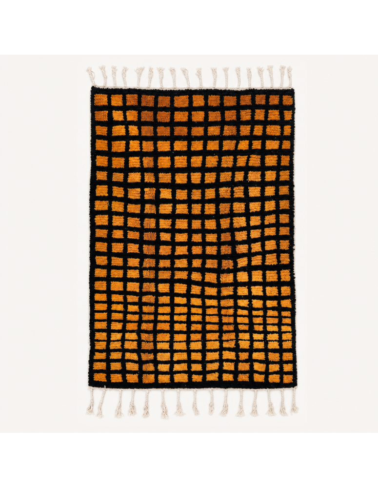 Tapis Beni Ouarain artisanal marocain noir et orange brûlé à motif géométrique