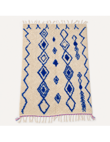 Tapis Beni Ouarain artisanal marocain écru ivoire et bleu cobalt à motifs géométriques berbères