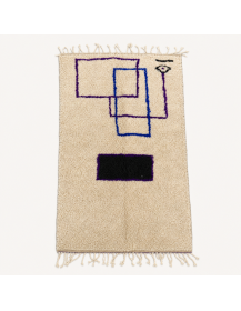 Tapis Beni Ouarain artisanal marocain en laine ivoire crème avec motifs géométriques violet, bleu et noir