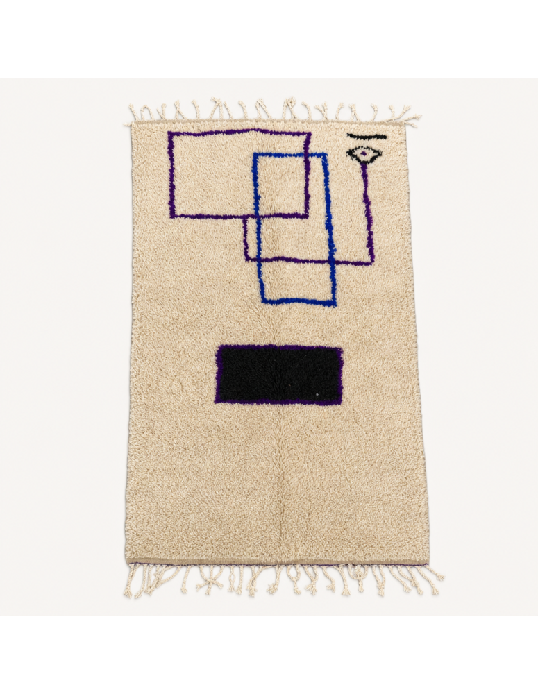 Tapis Beni Ouarain artisanal marocain en laine ivoire crème avec motifs géométriques violet, bleu et noir