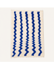 Tapis Beni Ouarain artisanal marocain en laine ivoire et bleu cobalt à motif zigzag