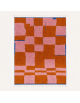 Tapis Beni Ouarain artisanal marocain en laine orange terre cuite et rose poudré à motif patchwork géométrique
