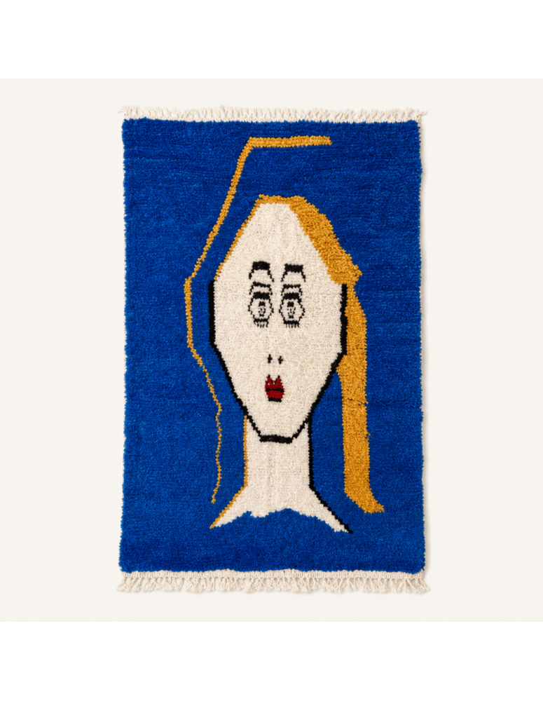Tapis Beni Ouarain artisanal marocain en laine bleu cobalt et ivoire avec portrait central