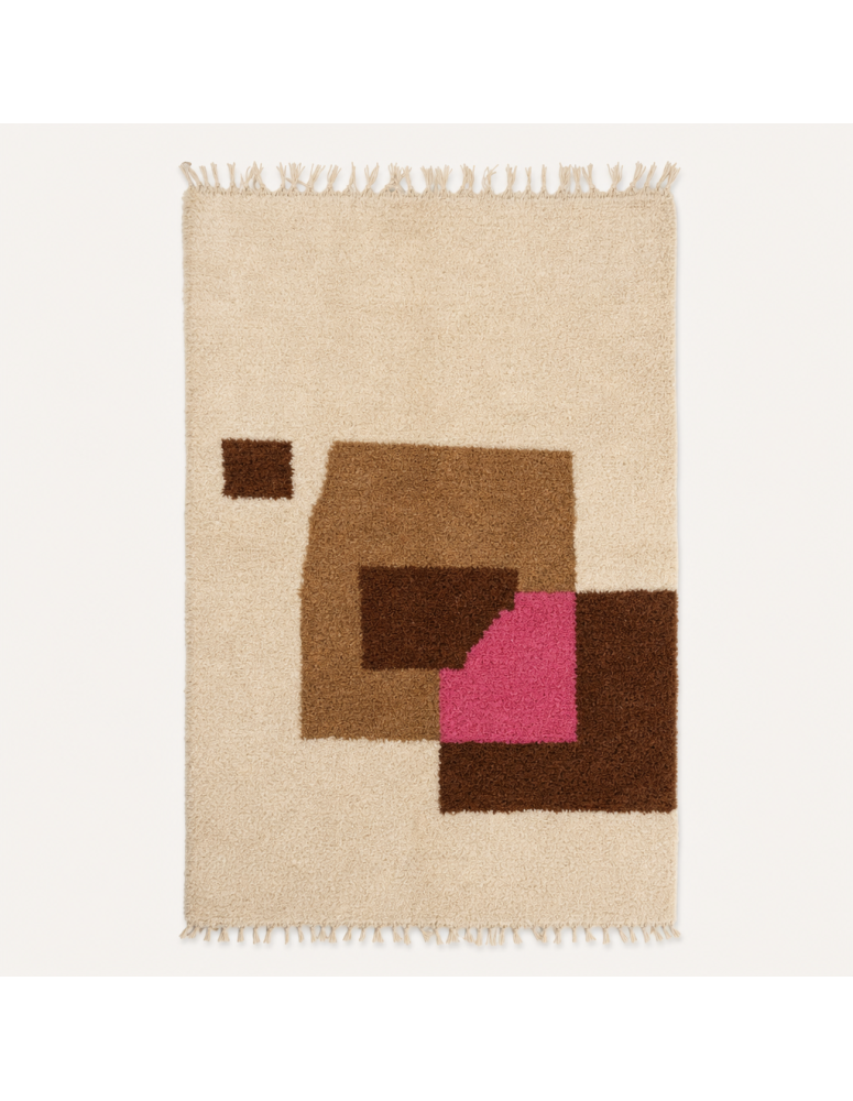 Tapis Beni Ouarain artisanal marocain en laine ivoire écru avec motif géométrique brun, camel et rose fuchsia