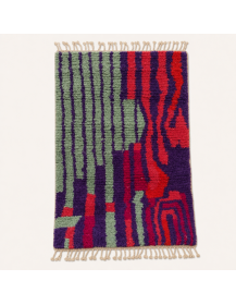 Tapis Beni Ouarain artisanal marocain en laine vert sauge, violet profond et rouge corail