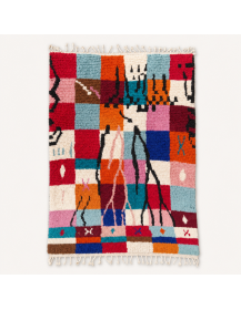 Tapis Beni Ouarain multicolore et rouge en laine artisanale marocaine, motif patchwork figuratif abstrait