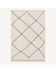 Tapis Beni Ouarain artisanal marocain en laine ivoire avec motif géométrique noir charbon