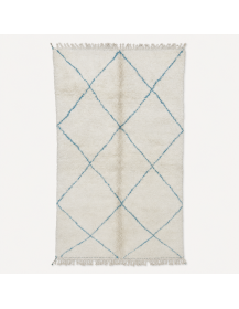 Tapis Beni Ouarain artisanal marocain ivoire écru et bleu gris pâle à motif de losanges