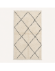 Tapis Beni Ouarain artisanal marocain en laine ivoire écru avec grille de losanges gris anthracite