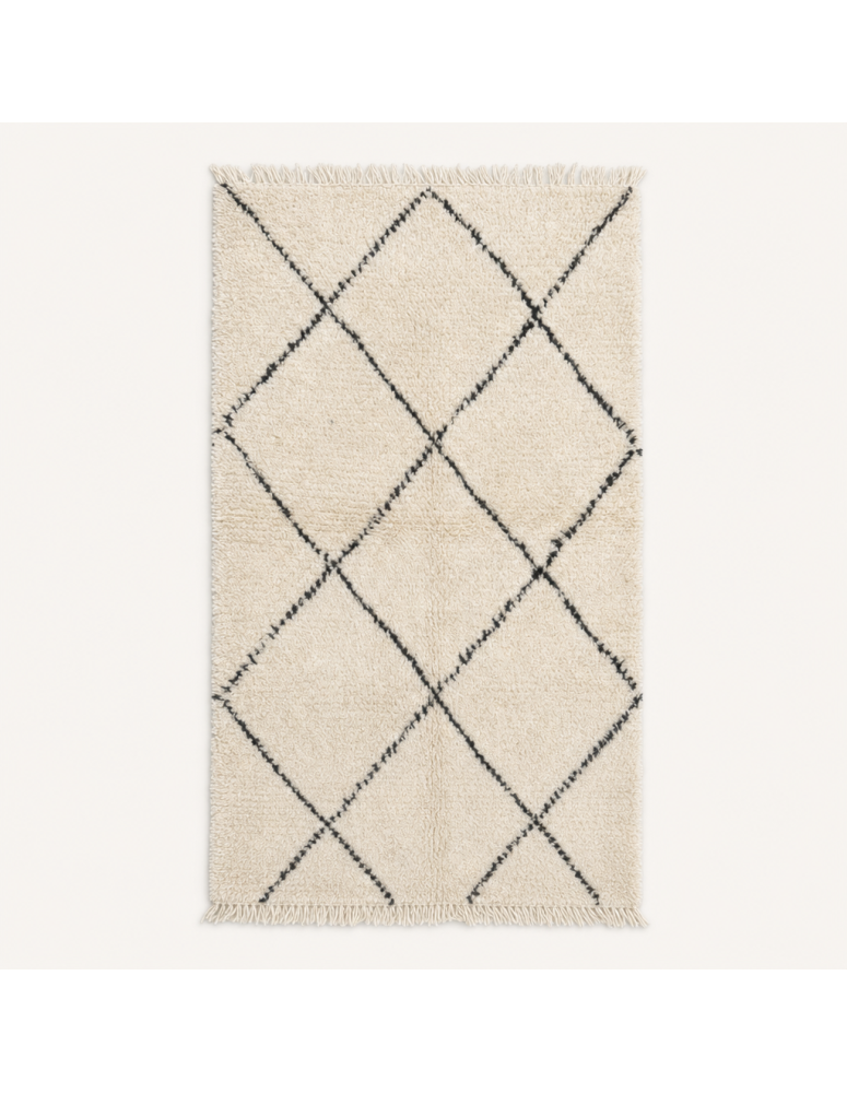 Tapis Beni Ouarain artisanal marocain en laine ivoire écru avec grille de losanges gris anthracite