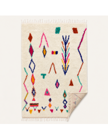 Tapis artisanal marocain présenté de face, envers non visible