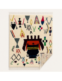 Tapis artisanal marocain en laine présenté de face, envers non visible