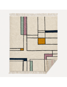 Tapis artisanal marocain rectangulaire présenté avec son revers non visible