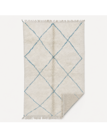 Vue arrière non présentée du tapis artisanal marocain ivoire écru et bleu gris pâle