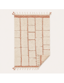 Vue du tapis Beni Ouarain artisanal ivoire écru et terracotta présenté de dos