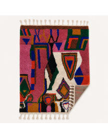 Tapis artisanal marocain rectangulaire photographié côté face, revers non visible