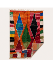 Tapis artisanal marocain rectangulaire en laine présenté côté face, revers non visible