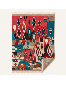 Tapis artisanal marocain rectangulaire présenté de face, envers non visible