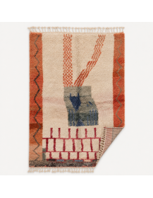 Vue du tapis artisanal marocain de face, le revers n’étant pas visible