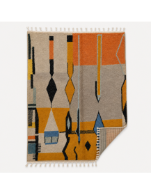 Tapis artisanal marocain présenté de dos, envers non visible