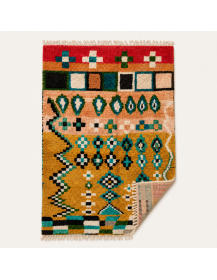 Vue arrière du tapis Beni Ouarain artisanal marocain en laine
