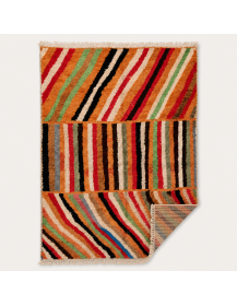Tapis Beni Ouarain artisanal présenté de dos