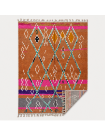 Face arrière du tapis artisanal marocain en laine non visible sur la photographie