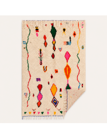 Tapis artisanal marocain présenté de dos, envers non visible