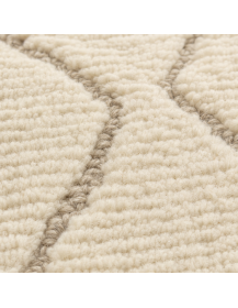 Détail de la texture en laine du tapis marocain, côtes horizontales et relief géométrique