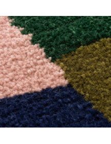 Détail de la laine épaisse et duveteuse du tapis Beni Ouarain aux bandes multicolores