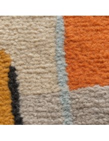 Détail de la texture dense et striée de la laine d’un tapis Beni Ouarain artisanal