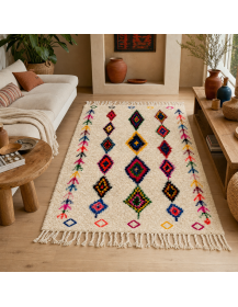 Tapis Beni Ouarain ivoire et multicolore dans un intérieur bohème contemporain