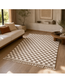 Tapis Beni Ouarain artisanal dans un intérieur chaleureux aux tons naturels