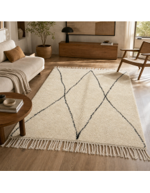 Tapis Beni Ouarain artisanal en laine dans un intérieur contemporain chaleureux aux matières naturelles