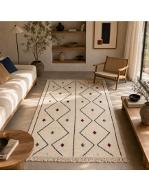 Tapis Beni Ouarain ivoire et noir dans un intérieur contemporain chaleureux aux matières naturelles