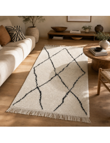 Tapis Beni Ouarain ivoire et noir charbon dans un intérieur contemporain chaleureux