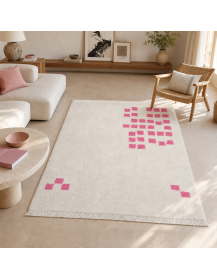 Tapis Beni Ouarain ivoire et rose vif dans un intérieur contemporain aux matières naturelles