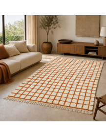 Tapis Beni Ouarain ivoire et terracotta dans un intérieur chaleureux aux matières naturelles