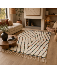 Tapis Beni Ouarain ivoire et multicolore dans un intérieur contemporain chaleureux aux matières naturelles