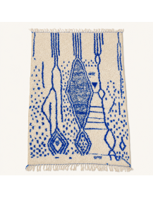 Tapis Beni Ouarain artisanal marocain en laine ivoire crème et bleu cobalt, vue d’ensemble