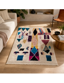 Tapis Beni Ouarain ivoire écru et multicolore dans un intérieur contemporain chaleureux