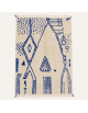 Tapis Beni Ouarain artisanal marocain en laine écrue avec motifs géométriques bleu cobalt