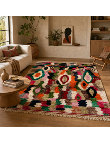 Tapis Beni Ouarain multicolore dans un intérieur contemporain chaleureux aux accents bohèmes