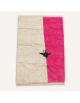 Tapis Beni Ouarain artisanal marocain en laine ivoire crème et rose fuchsia, motif abstrait