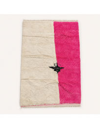 Tapis Beni Ouarain artisanal marocain en laine ivoire crème et rose fuchsia, motif abstrait